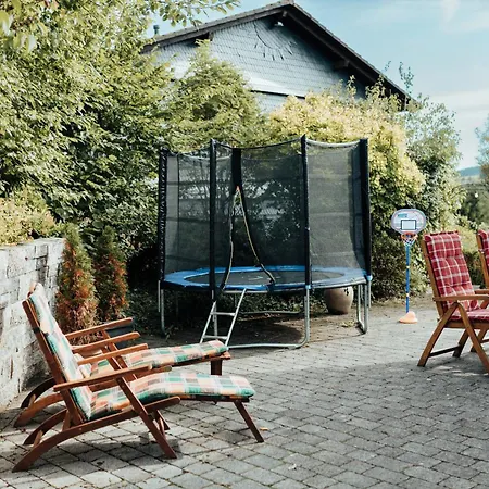 Vakantiehuis Kindvriendelijk In Met Tuin - Modern&rustig Gelegen